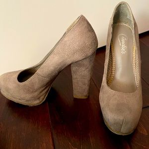 Candie’s Gray Suede Platform Heels Sz 7